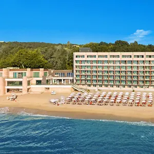 Marina Hotel, Sunny Day Warna